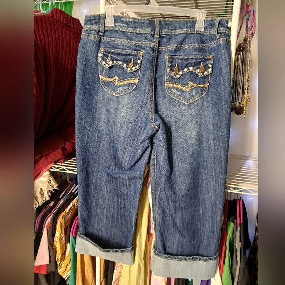 Stylish Blue Jeans with Studded Details - Picture 5 of 7